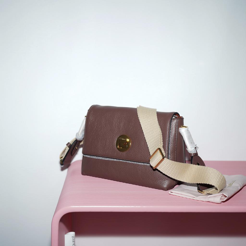 COCCINELLE LIYA SMALL CROSSBODY BAG Carruba / Бордово-шоколадный