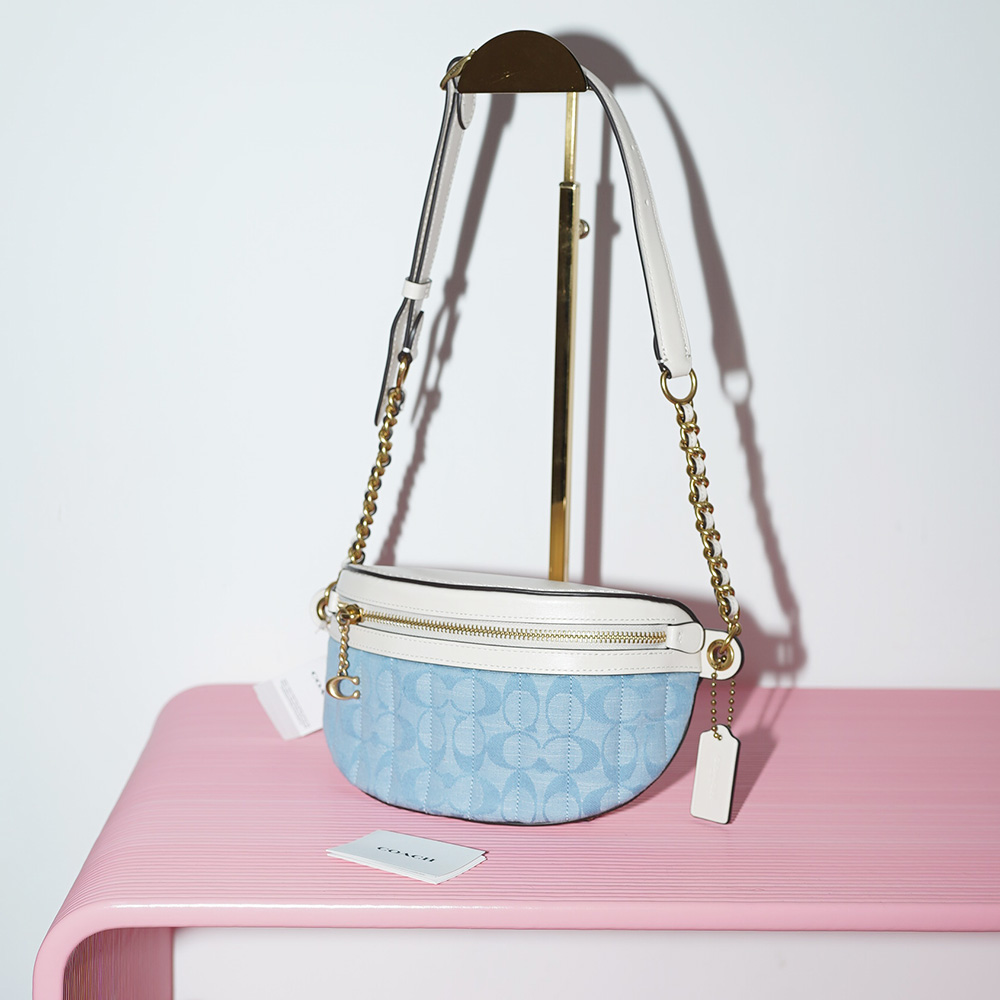 COACH CHAIN BELT BAG Brass/Light Washed Denim Chalk