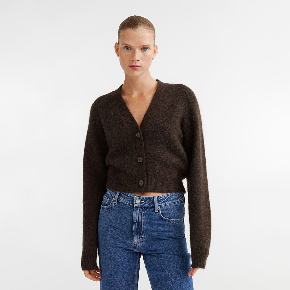УКОРОЧЕННЫЙ МОХЕРОВЫЙ КАРДИГАН H&M TREND WOOL-BLEND CARDIGAN Dark brown  / Горький шоколад M00197