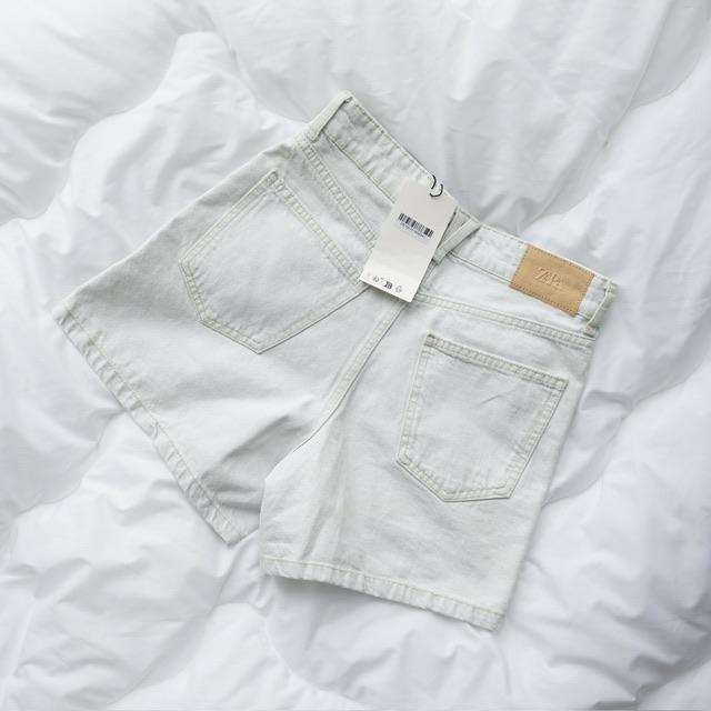 ДЖИНСОВЫЕ ШОРТЫ ZARA MOM FIT ЦВЕТ БЕЛО-ГОЛУБОЙ M00586