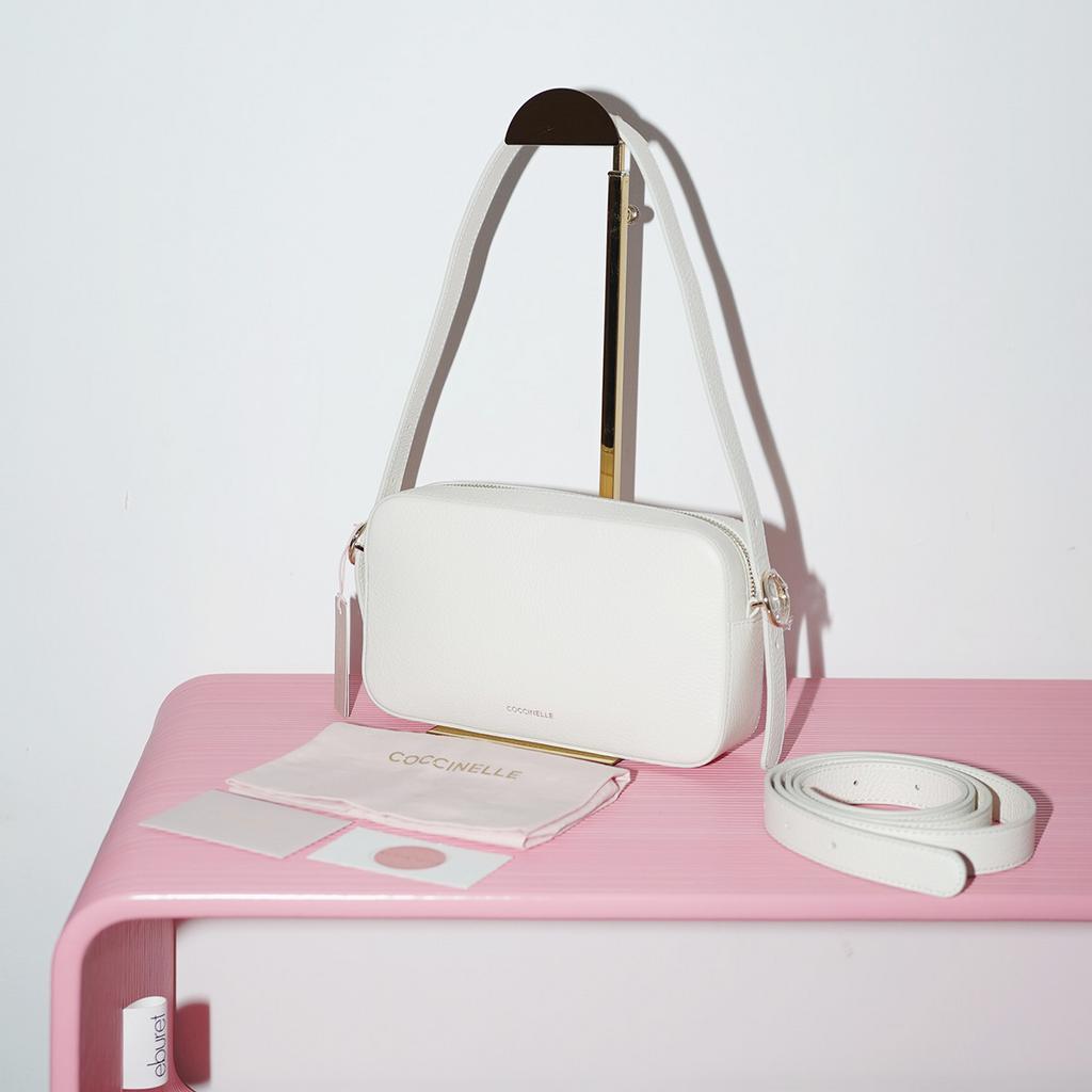 COCCINELLE LOTUS SQUARE Coconut milk N21 / Молочный белый M00633
