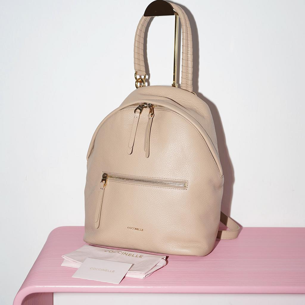 РЮКЗАК COCCINELLE MAELODY MEDIUM BACKPACK Toasted / Песочно-бежевый M00091
