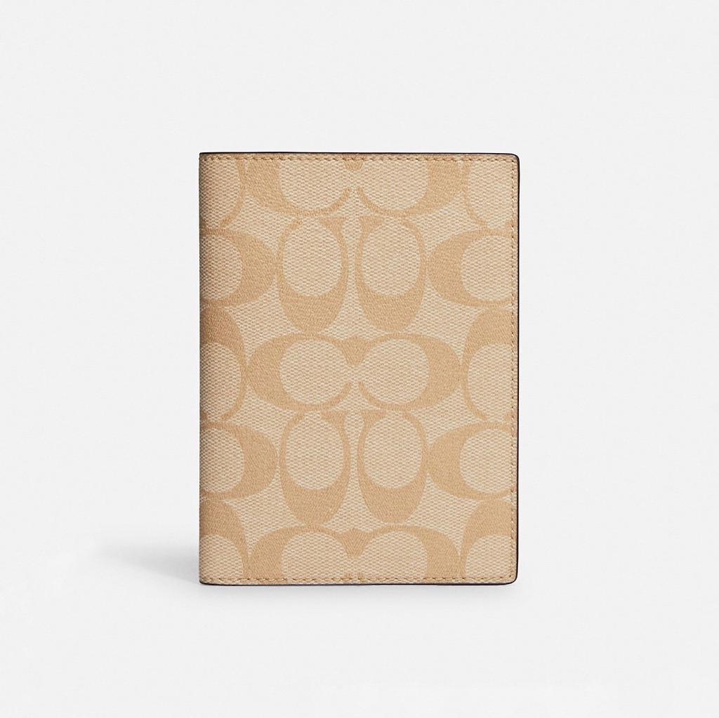 COACH PASSPORT CASE IN SIGNATURE CANVAS цвет Light Khaki Chalk / бежевый M00728