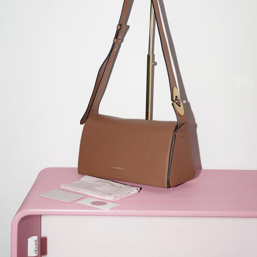 COCCINELLE JOSEPHINE цвет Caramel W03 / Карамельно-коричневый M00748