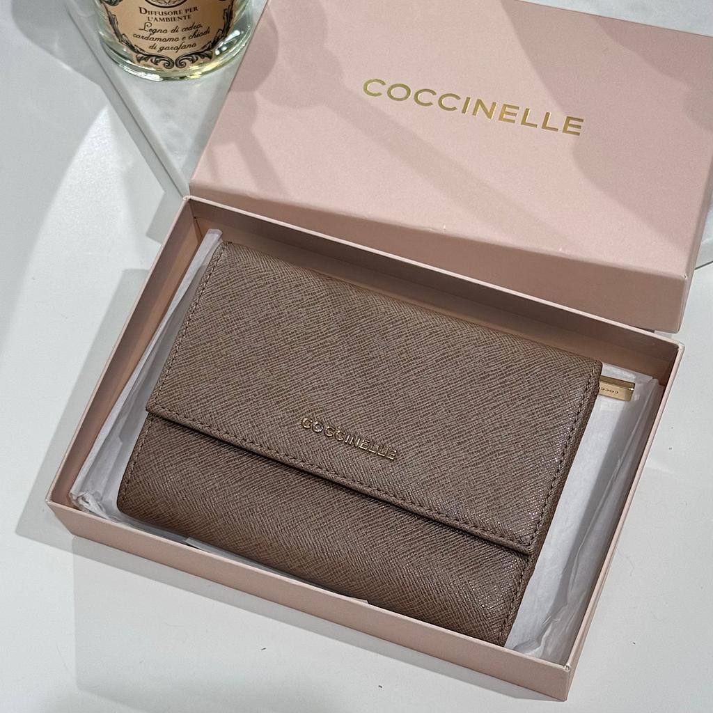 СРЕДНИЙ КОШЕЛЕК COCCINELLE MEDIUM WALLET цвет Taupe / Серо-беж M00683
