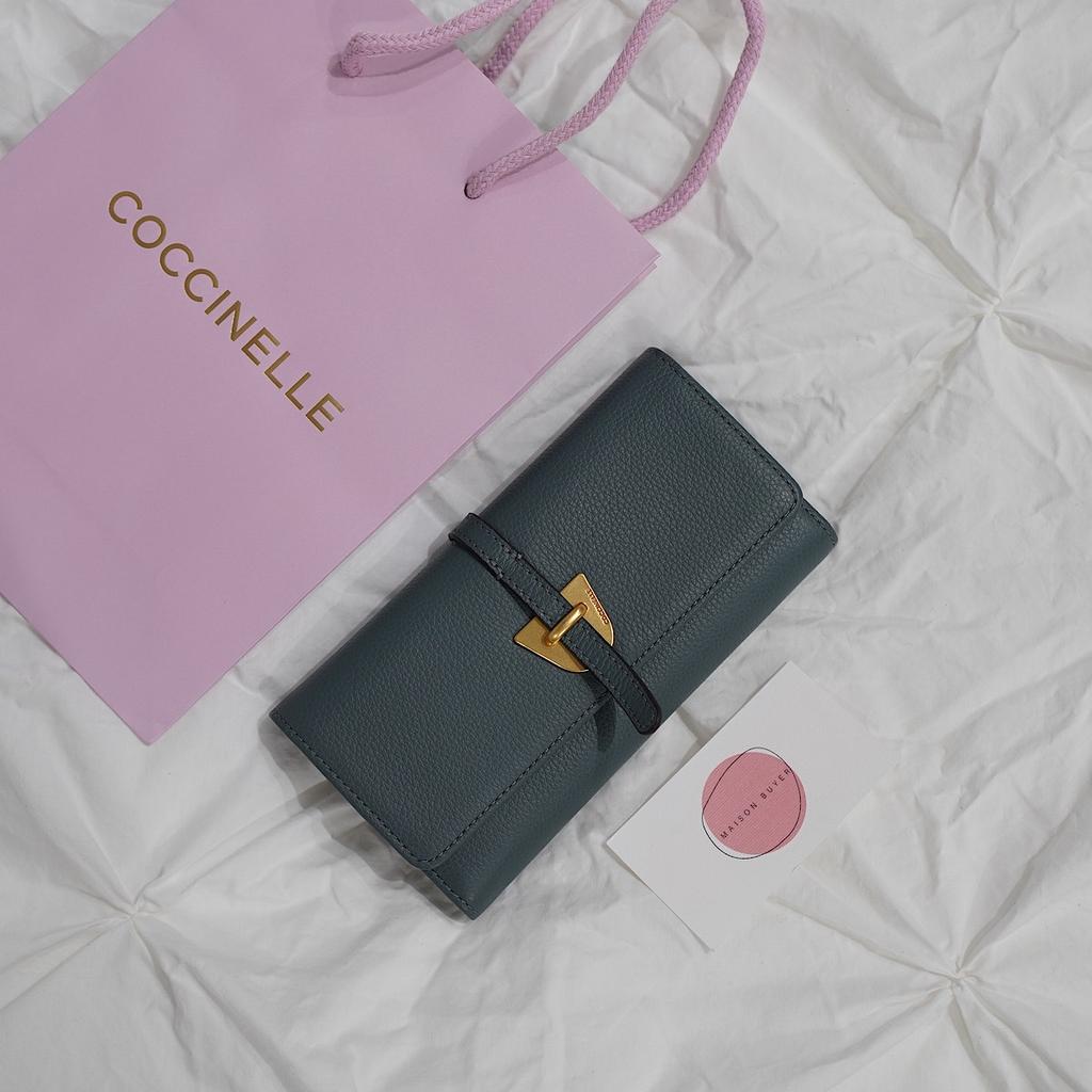 БОЛЬШОЙ КОШЕЛЕК COCCINELLE LARGE TRIFOLD PEBBLED WALLET цвет Shark grey / Серо-голубой M00669
