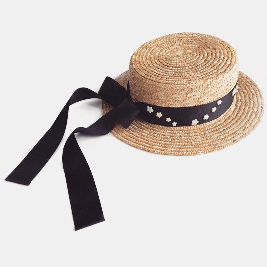 Канотье из соломы с декором из натурального перламутра