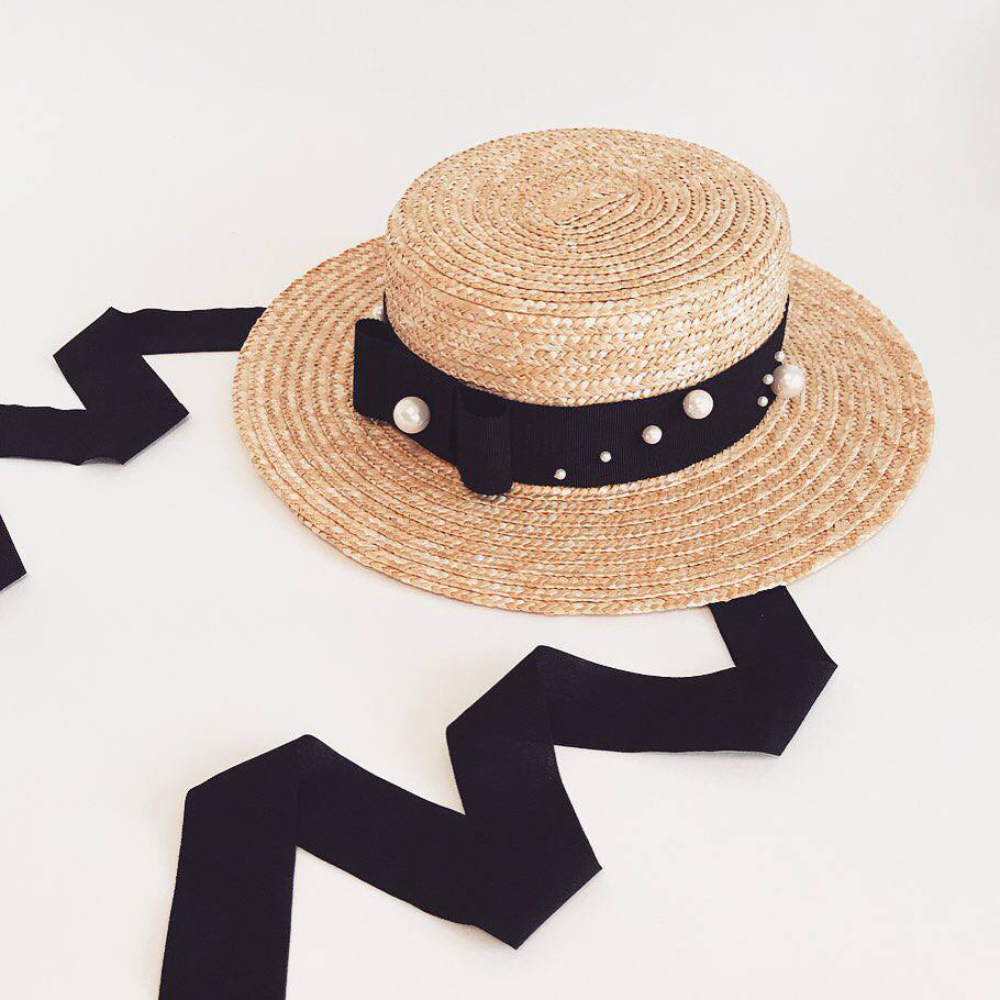 Канотье из соломы с лентами-завязками