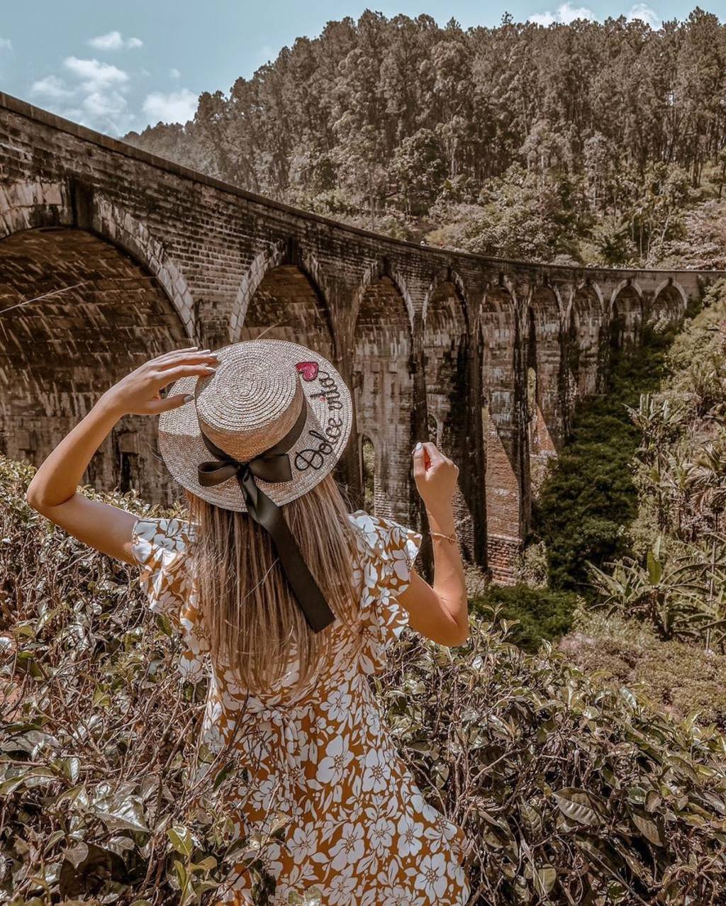 Канотье из соломы с ручной  вышивкой "Dolce vita"