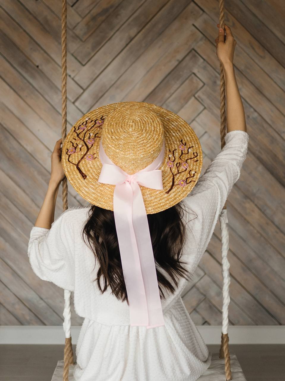 Канотье из соломы с ручной вышивкой «Sakura» полями 10см