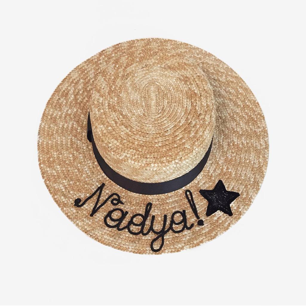 Канотье из соломы с ручной вышивкой персонализация и полями 8 см.