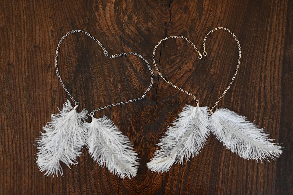 Цепочка с покрытием lux и страусиными перьями