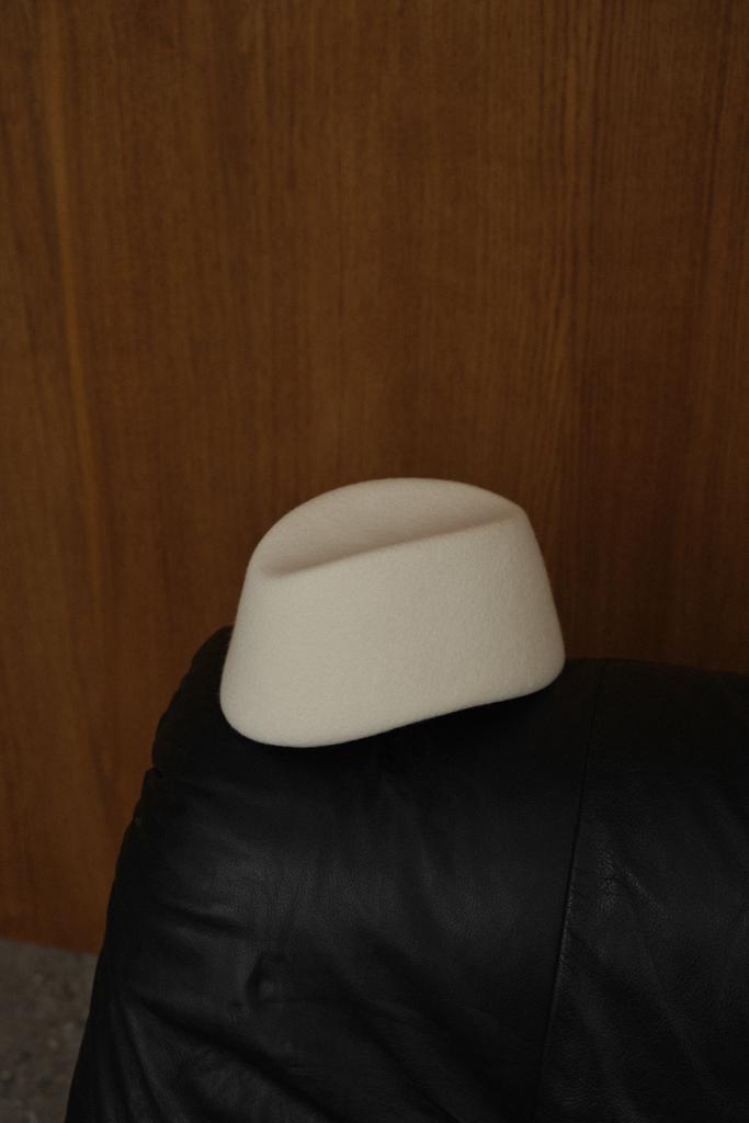 Пилотка из фетра ручной работы/белый
