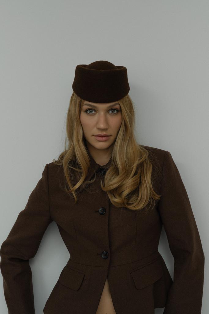 Шляпа-таблетка VOGUE из фетра/шоколад