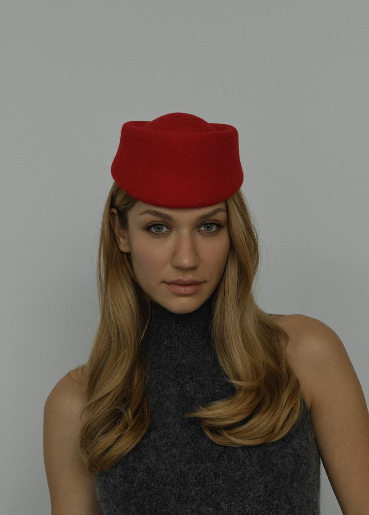 Шляпа-таблетка VOGUE из фетра/алый
