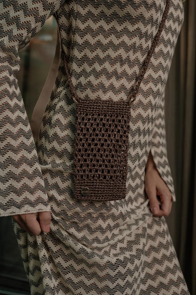 Мини-сумка из рафии TOUCH ручной работы для телефона и мелочей/шоколад