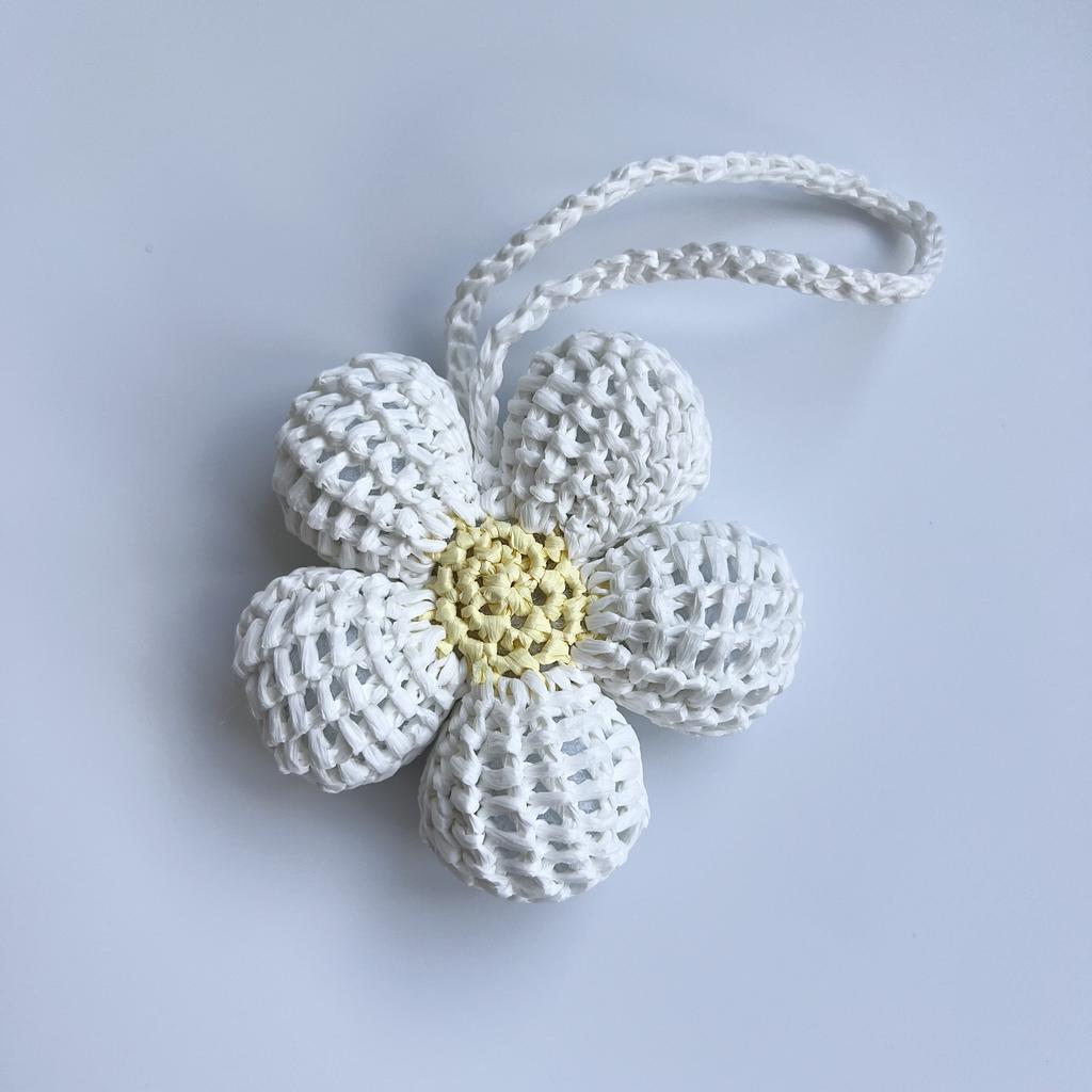 Брелок из рафии  FLOWER/белый