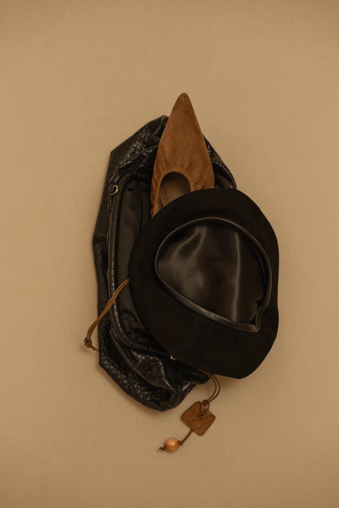 Берет из замши/черный