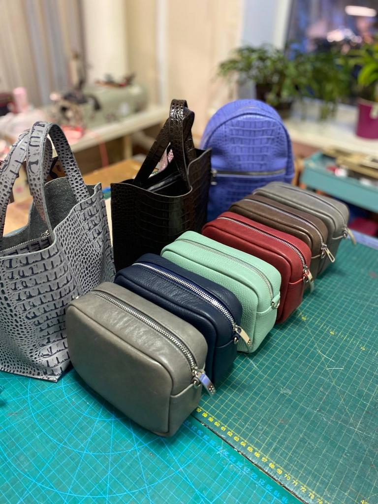 сумка из натуральной кожи Leofisherbags MINI MUSTHAVEBAG  СЕРЫЙ ДРУИД  с комбинированным ремешком