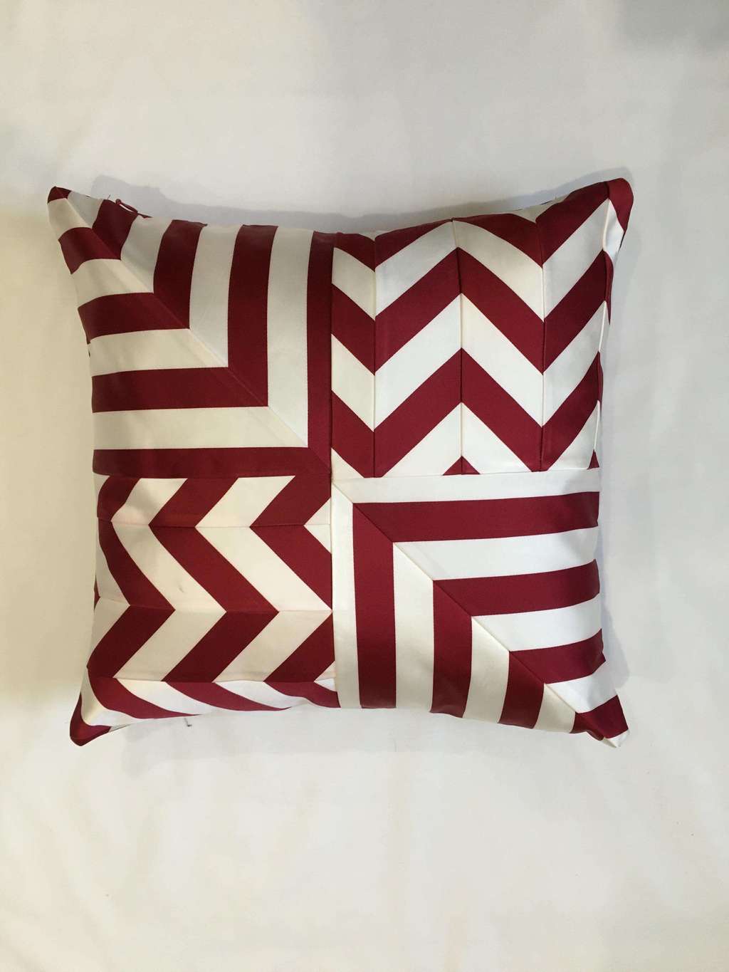 Красно-белые полосы