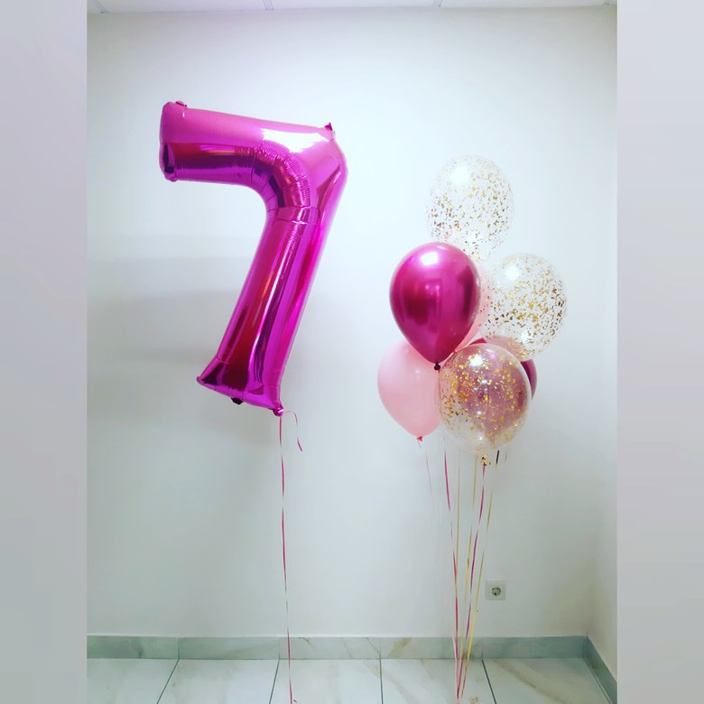 Цифра на грузе и букет из 7 шаров