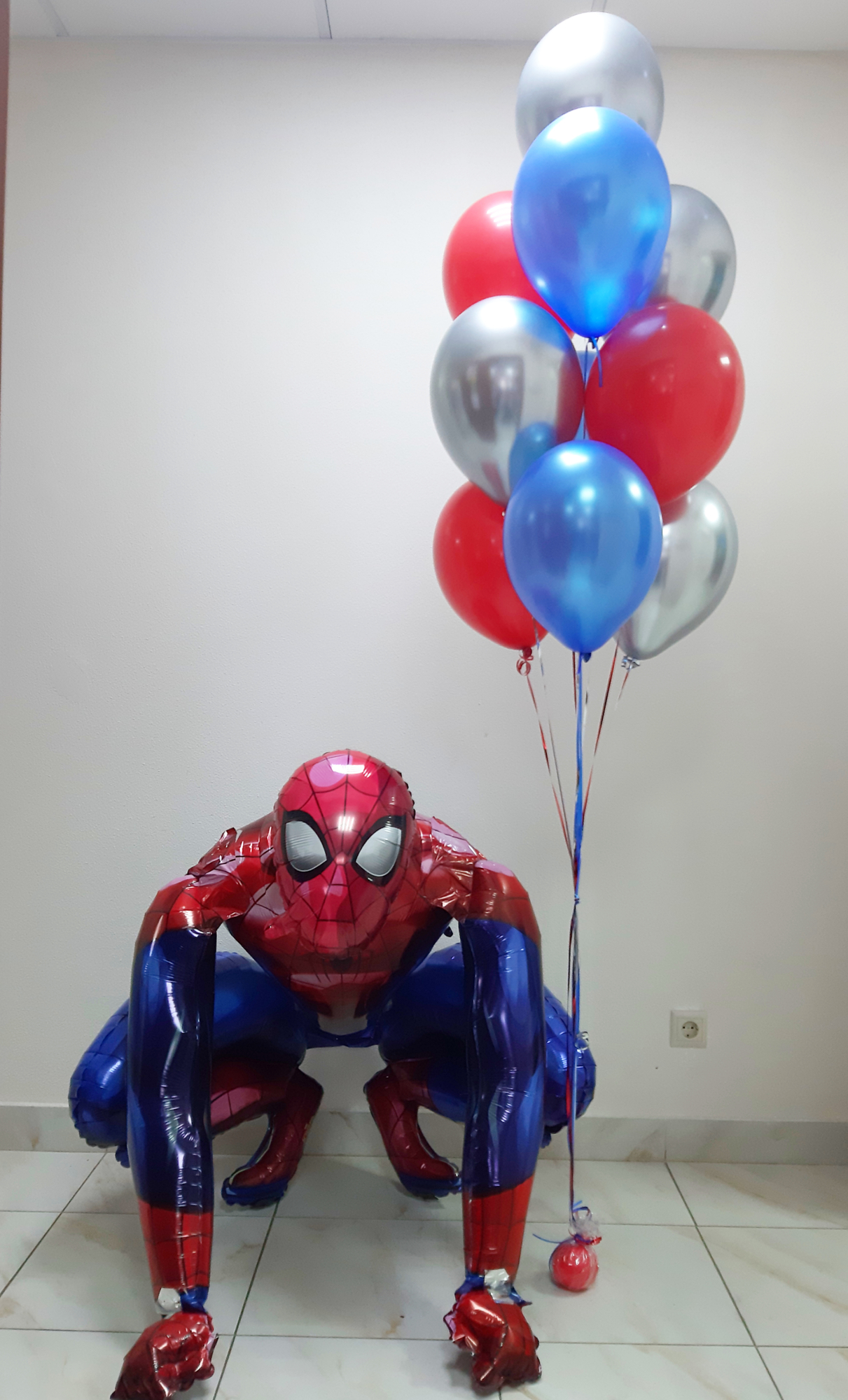 Человек Паук и букет