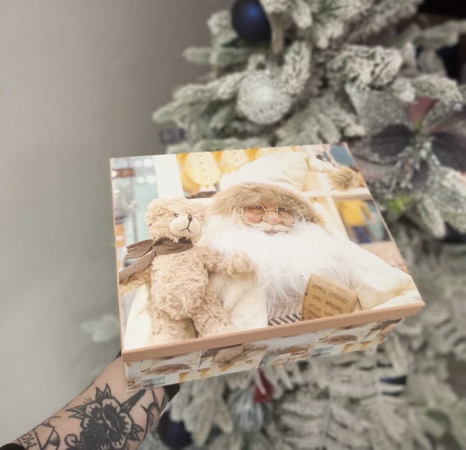 Коробка НГ Дедушка Мороз в очках 1