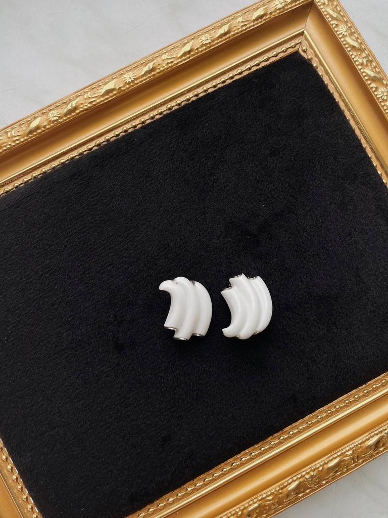 Винтажные клипсы с белой вставкой