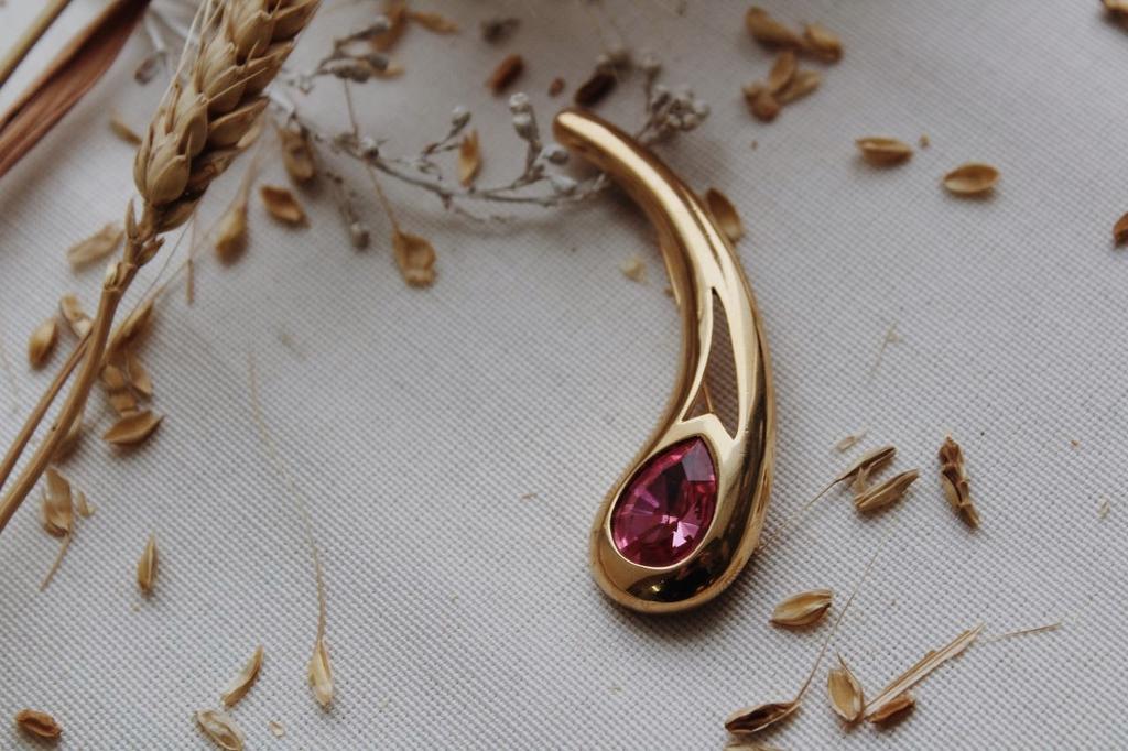 Винтажная брошь «Завиток» Keyes