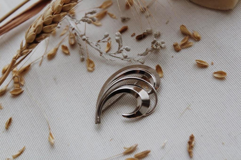 Винтажная брошь «Перья»