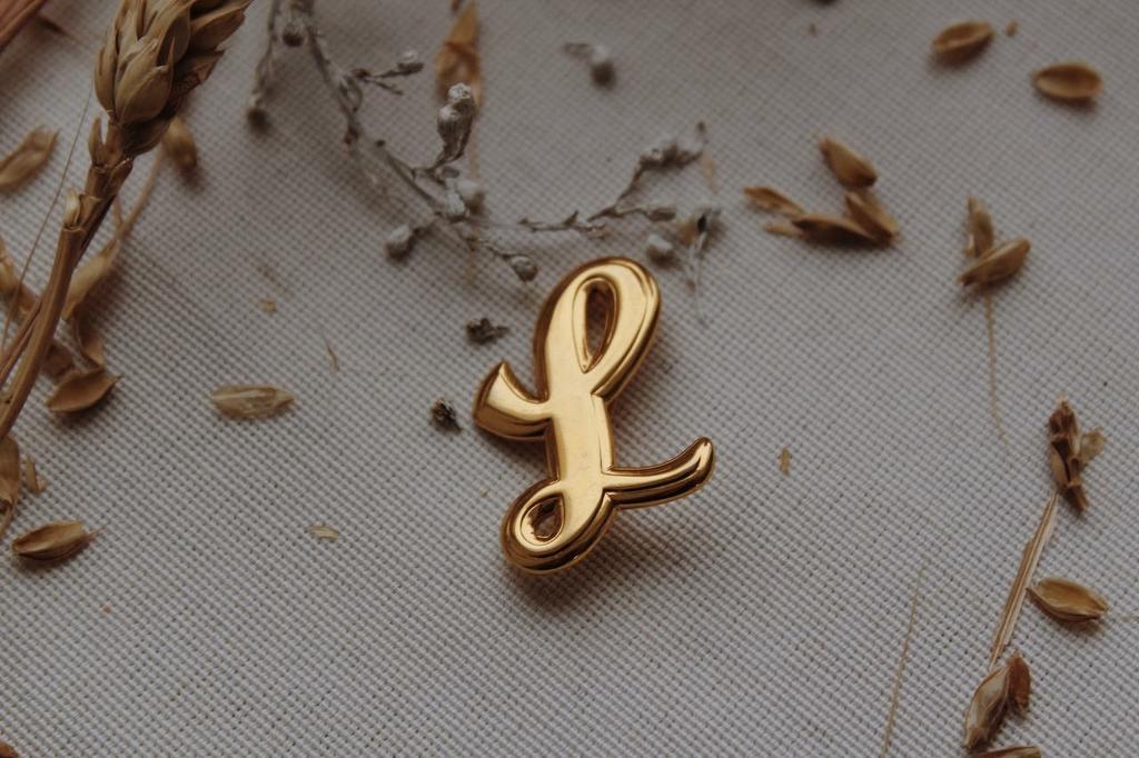 Винтажная брошь «Буква L»