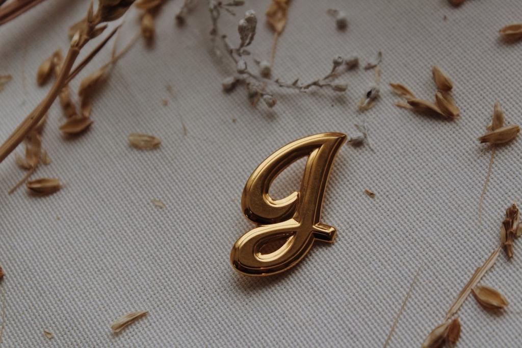 Винтажная брошь «Буква I»