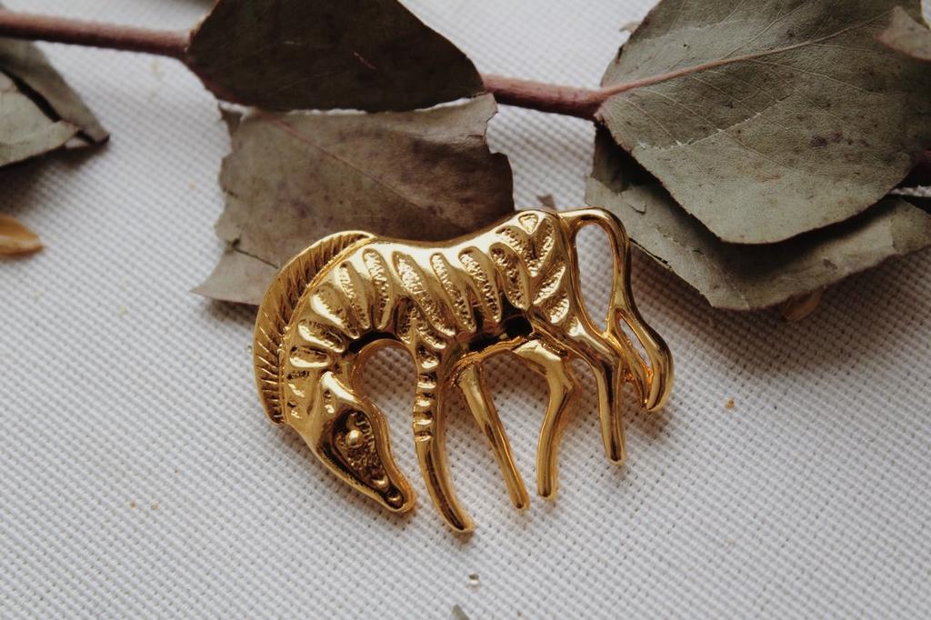 Винтажная брошь «Зебра»