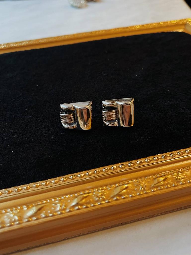 Винтажные клипсы в стиле Модерн