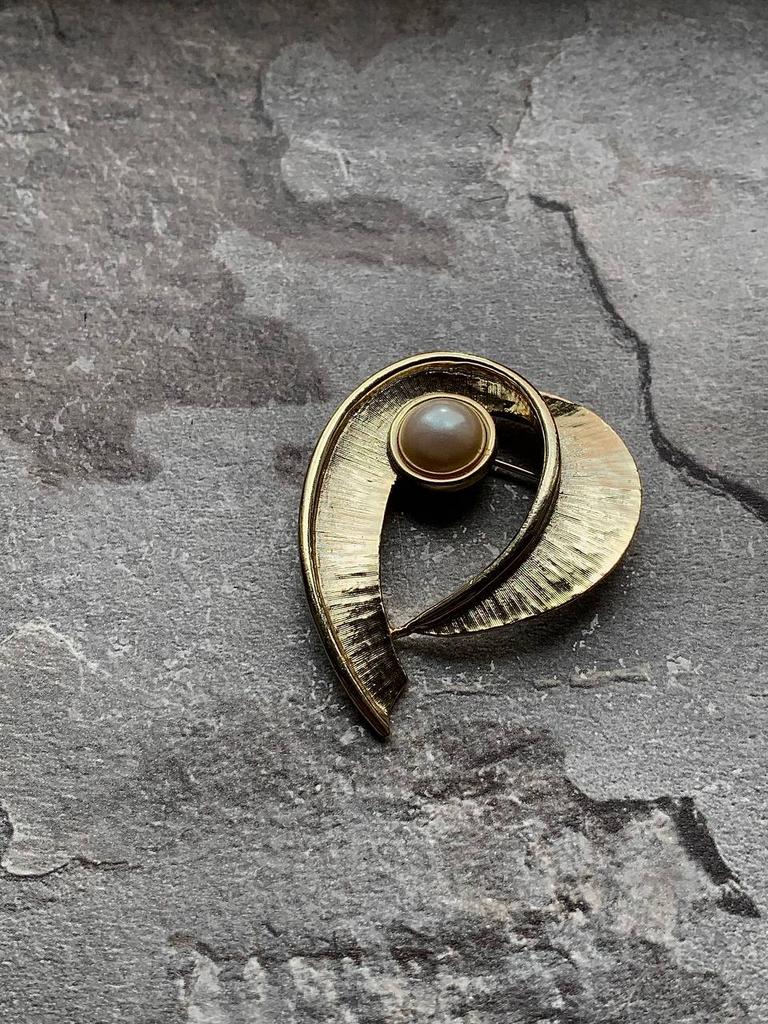 Винтажная брошь «Завиток»