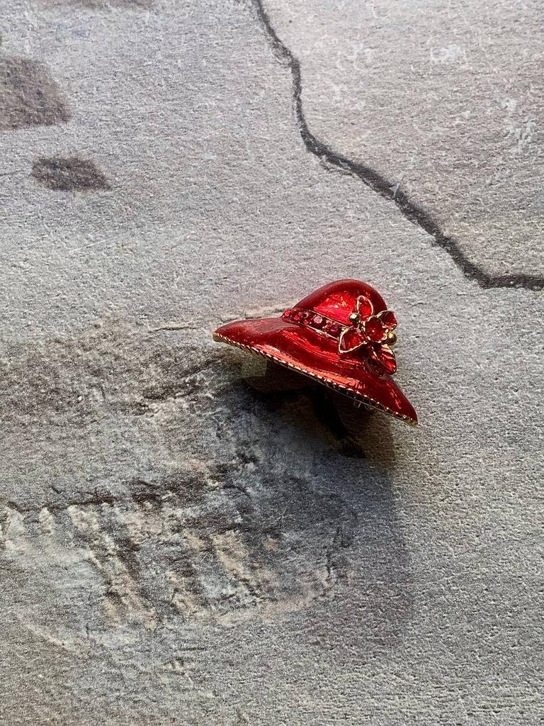 Винтажная брошь «Шляпка»