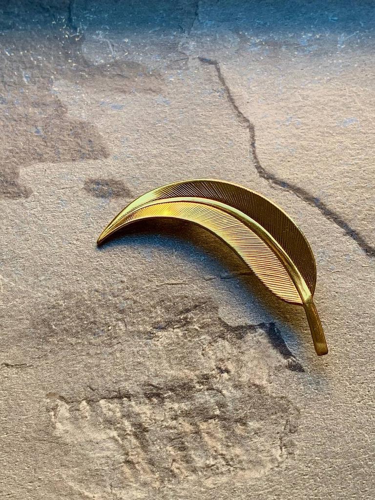 Винтажная брошь «Стручок»