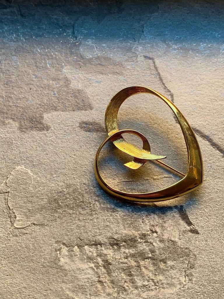 Винтажная брошь «Cross heart»