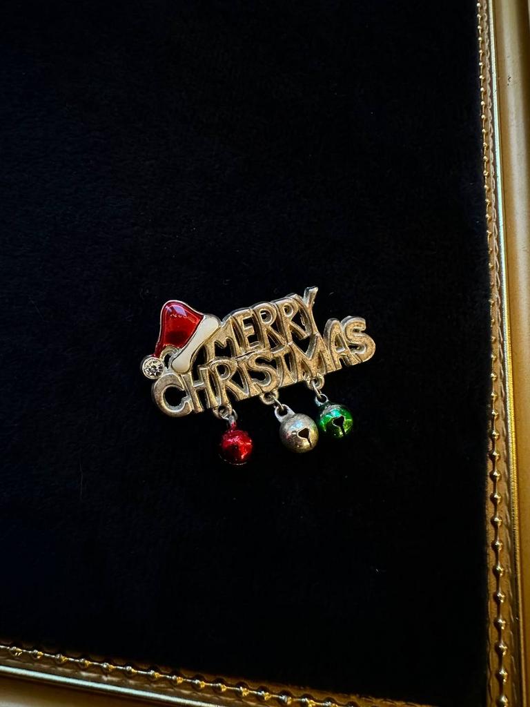 Винтажная брошь с бубенцами-1