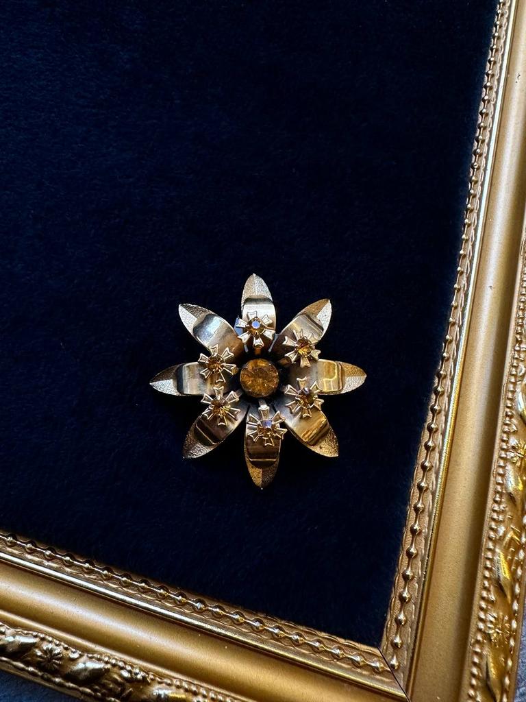 Винтажная брошь «Большой цветок»