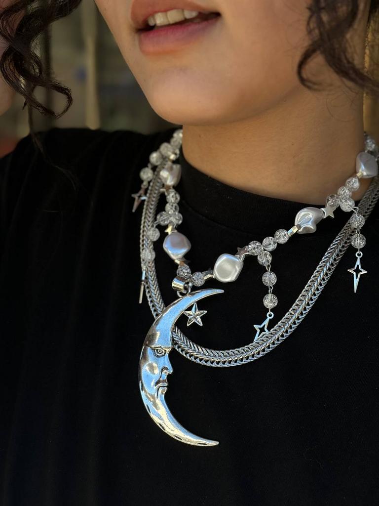 Колье с луной и бусинами