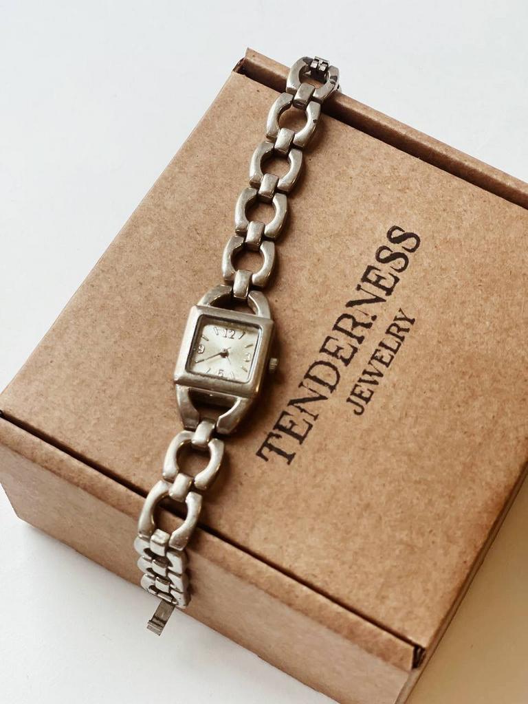 Винтажные часы лаконичные