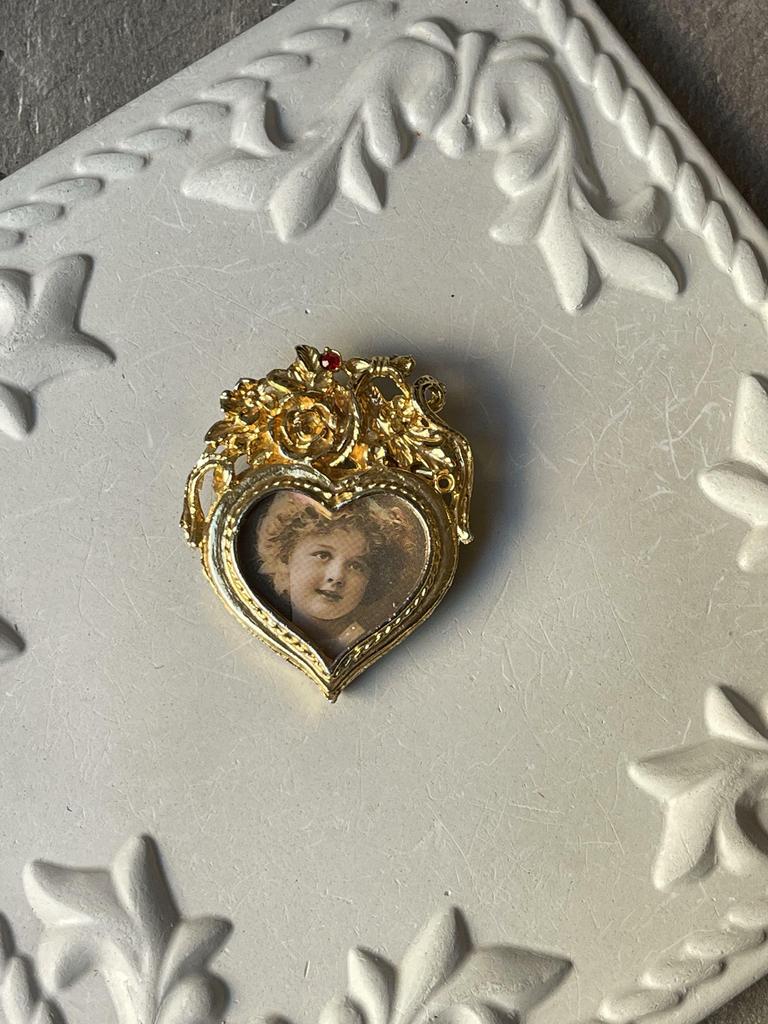 Винтажная брошь «Favourite»