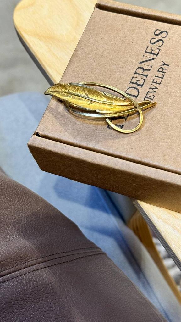 Винтажная брошь «Лист с переплетениями»