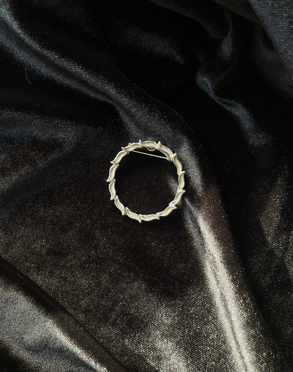 Винтажная брошь «Серебристый венок»