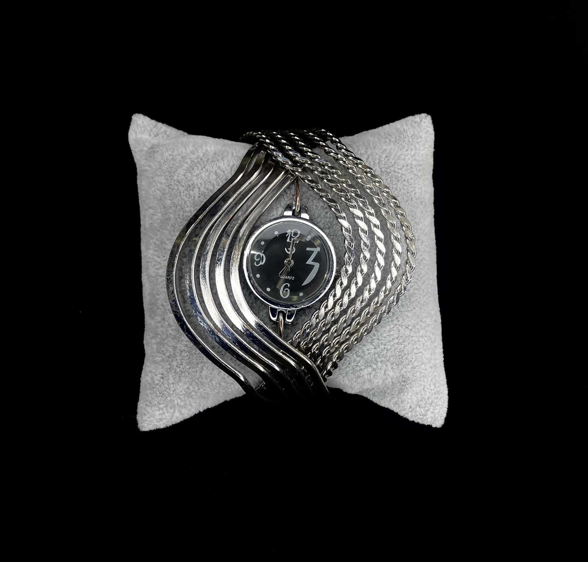 Винтажные часы «D»