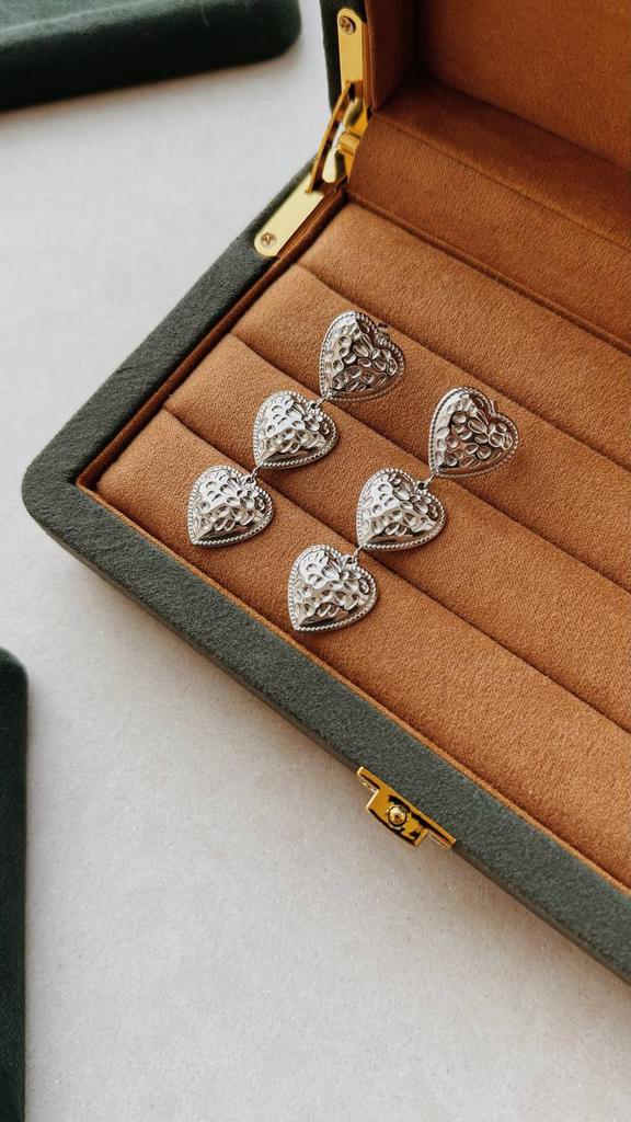 Серьги «Сердца трех» в серебряном оттенке