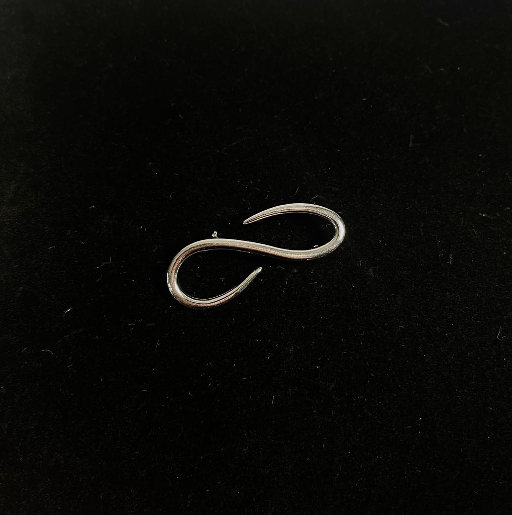 Винтажная брошь «S-знак»