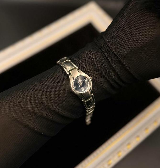 Винтажные часы «Сдержанные» Quartz Nexus