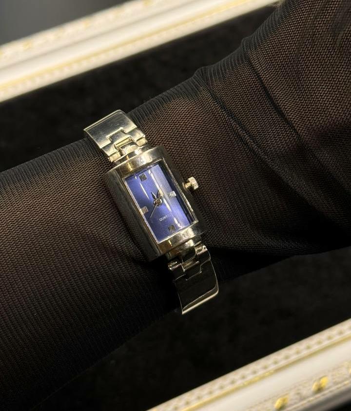 Винтажные часы в синем цвете «Quartz»